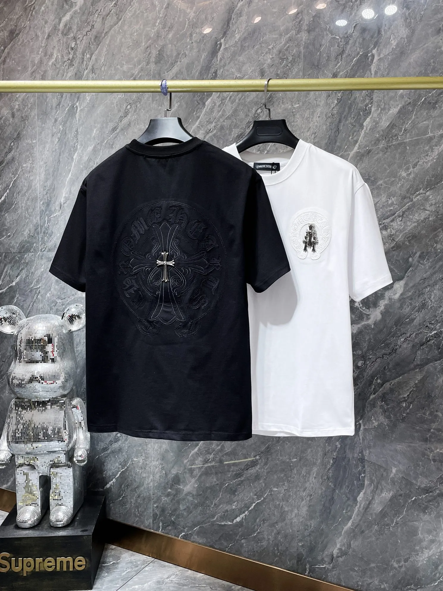P170 New for summer, Chrome Hearts 25ss, high-weight, environmentally friendly, high-quality top-quality fabric, 260g~285g, Crow Cross Horseshoe Sanskrit patches, hand-buttoned embroidered short sleeves, counter synchronized, replica version 1:1, recommended colors: black, white, code numbers: S, M, L, XL